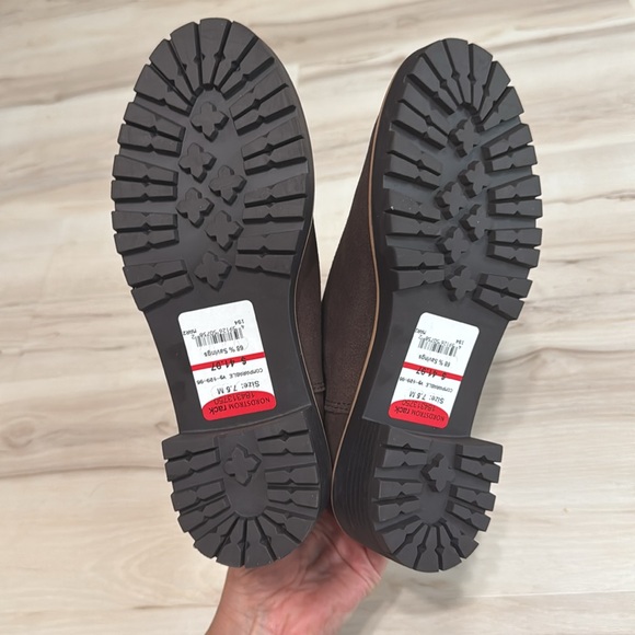 Blondo Mayes Waterproof Chelsea Boot - Picture 7 of 8